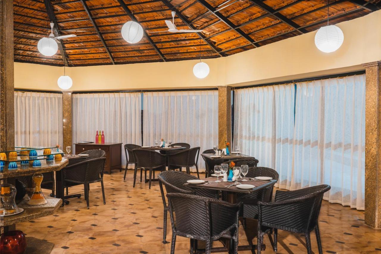 Coconut Grove Beach Resort Colva Eksteriør bilde