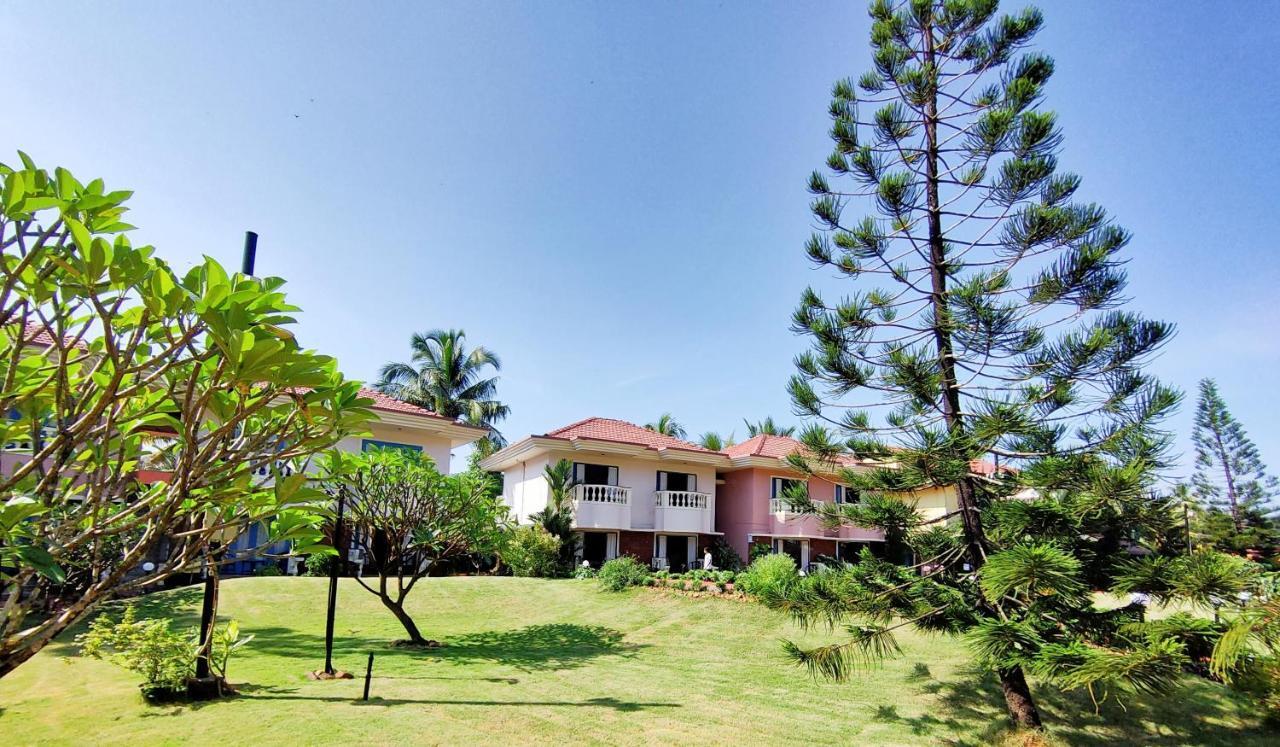 Coconut Grove Beach Resort Colva Eksteriør bilde