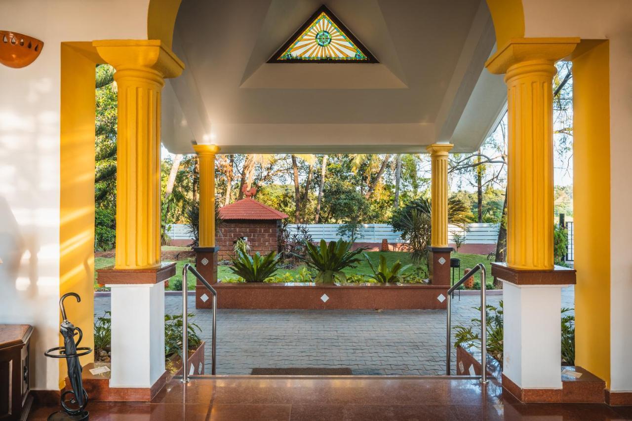 Coconut Grove Beach Resort Colva Eksteriør bilde